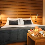 Lake Front Hotel Mirage
