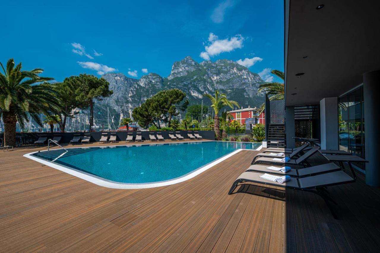 Front Mirage Hotel 4*
