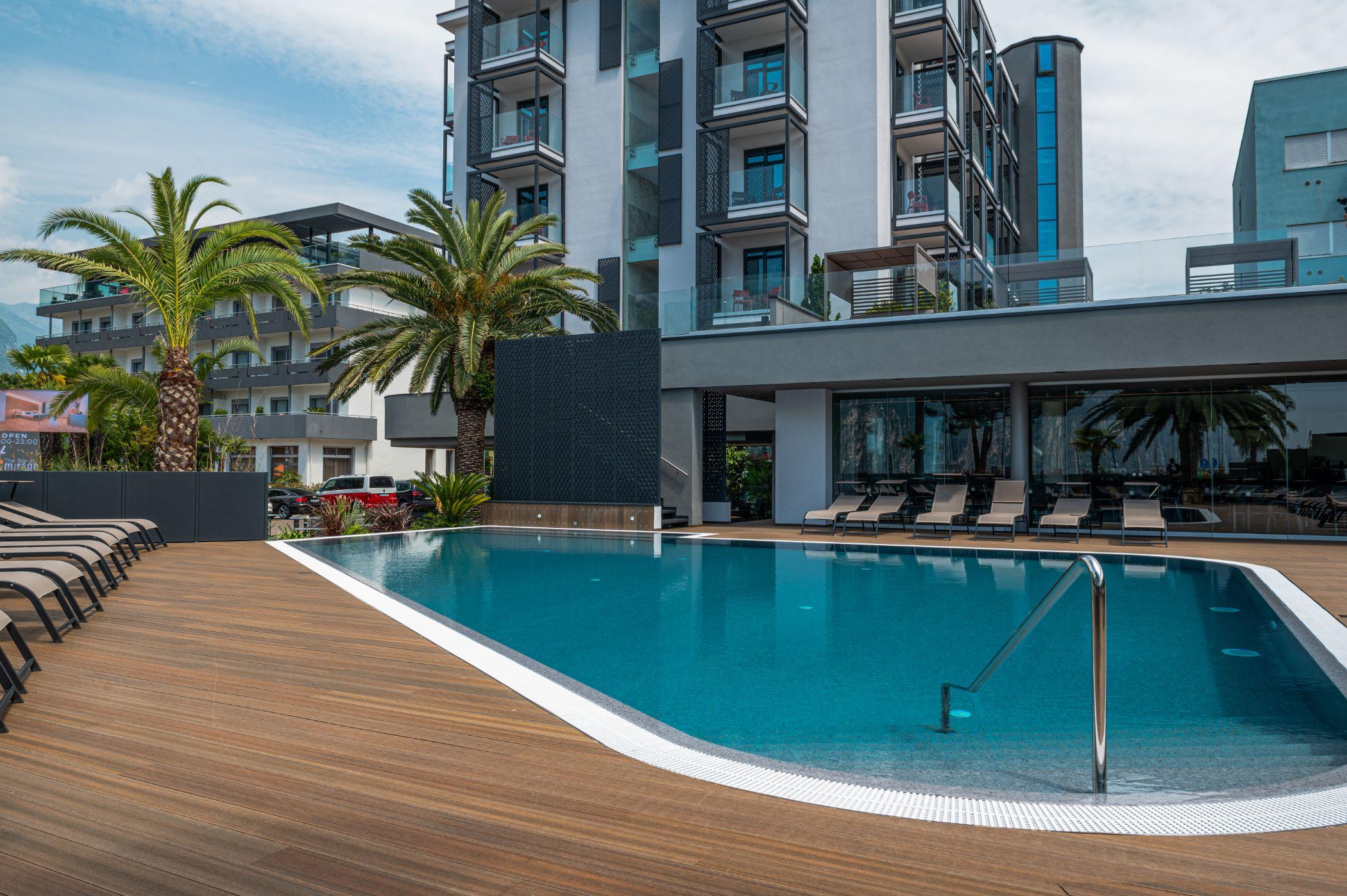 Front Mirage Hotel 4*